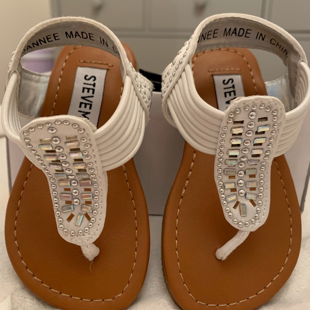 Baby girl Steve Madden sandals (never worn w/ box)